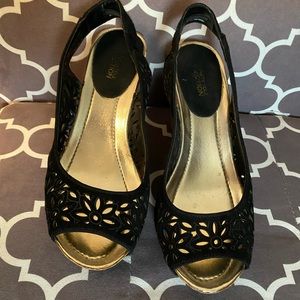 Summery Wedge Size 9M Kenneth Cole